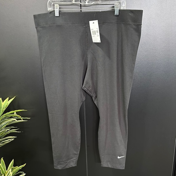 Nike Tight Fit Mid Rise 7/8 length,elastic band waist, embroidered Swoosh logo - Picture 1 of 6